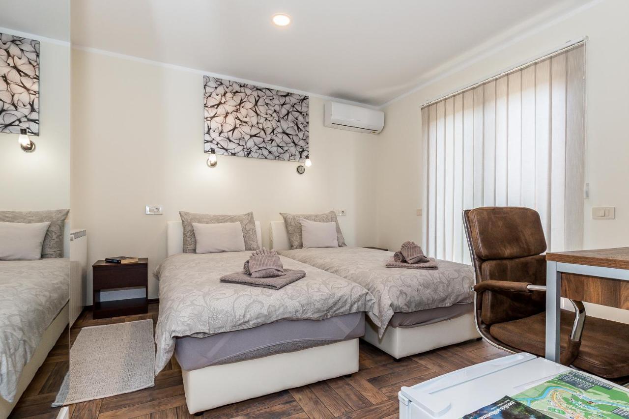 Slatki Snovi II Hotell Knin Exteriör bild