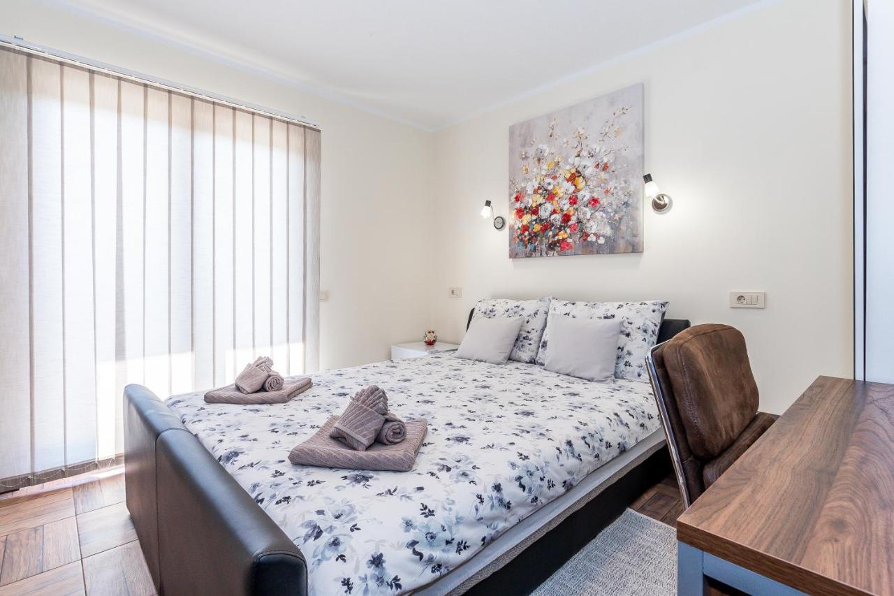 Slatki Snovi II Hotell Knin Exteriör bild