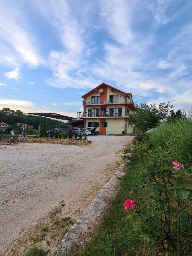 Slatki Snovi II Hotell Knin Exteriör bild