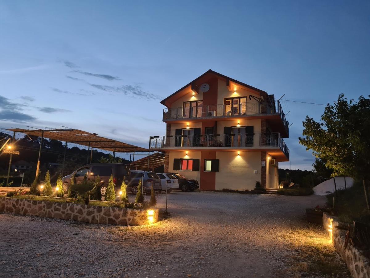 Slatki Snovi II Hotell Knin Exteriör bild