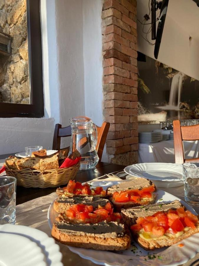 Slatki Snovi II Hotell Knin Exteriör bild