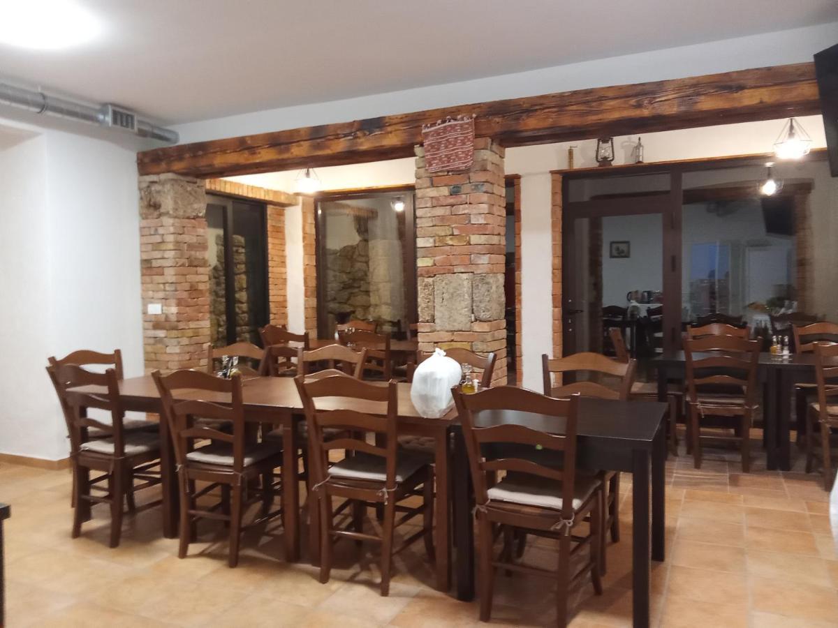 Slatki Snovi II Hotell Knin Exteriör bild